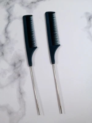 Peigne de queue de broche en métal de queue de broche de dent fine de carbone en gros pour la teinture de cheveux de Perm de coupe de cheveux